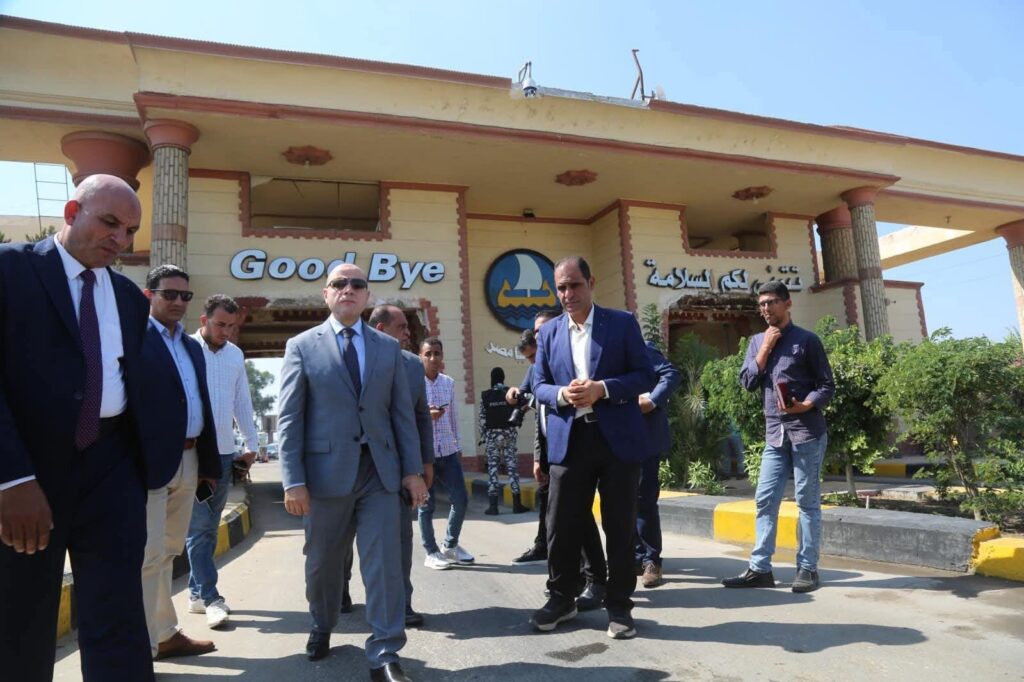 محافظ كفرالشيخ يوجّه بتشكيل لجنة فنية لفحص بوابة المدخل الرئيسي للمحافظة بمحور ٣٠ يونيو وتطويرها بما يليق بالمظهر الحضاري والهوية البصرية 5