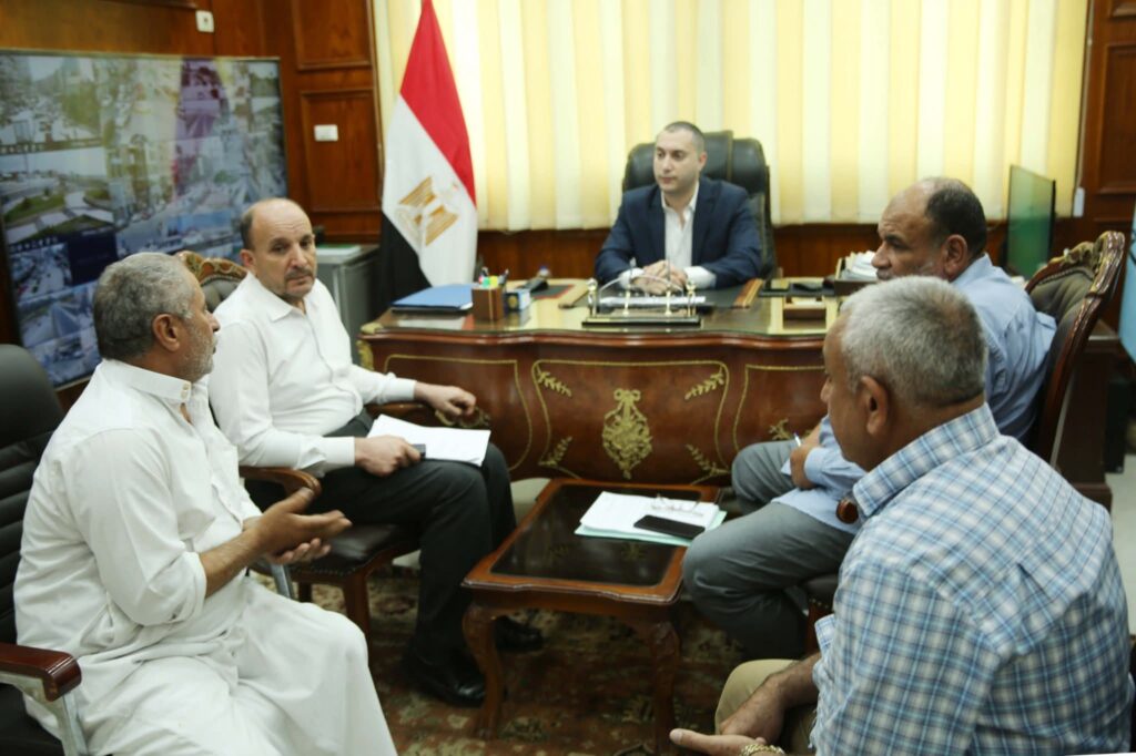 محافظ كفرالشيخ يوجه ببحث عدد من طلبات وشكاوى المواطنين.. التواصل المباشر لحل مشكلاتهم whatsapp image 2025 10 13 at 22.34.17 5125bed5