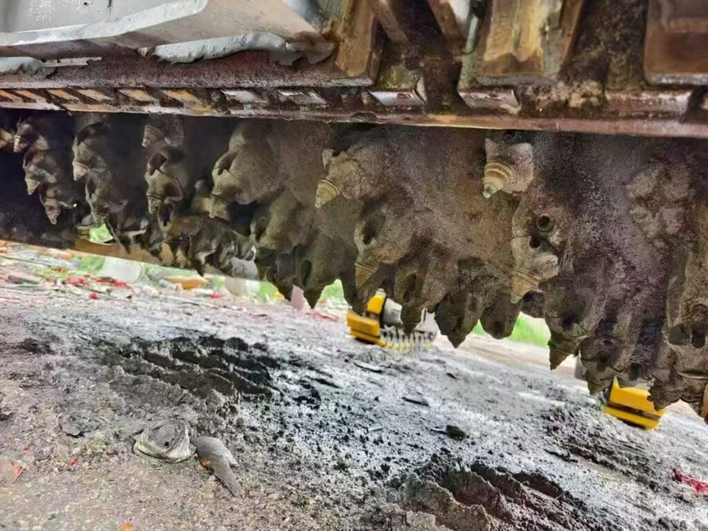 الى محافظ كفرالشيخ رصف طريق جلو سيدى سالم لانه طريق الموت والحوادث وسئ للغايه متهالك حفر ومطبات يصعب السير فيه. whatsapp image 2025 10 17 at 11.15.58 c8fc0049