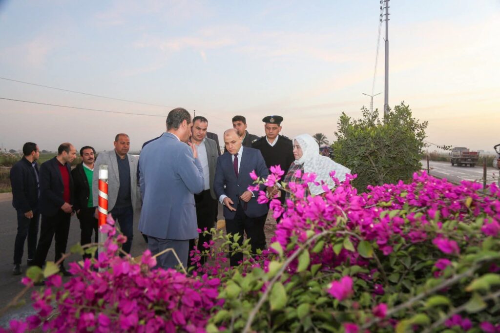 محافظ كفرالشيخ يدشن أكبر حملة للتشجير وتجميل المحاور والميادين ورفع كفاءة الإنارة العامة ضمن مبادرة «كفرالشيخ للأخضر» whatsapp image 2025 12 22 at 7.35.17 pm