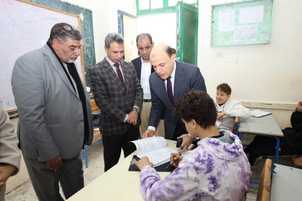 محافظ كفرالشيخ يتابع سير امتحانات الشهادة الإعدادية بالمدرسة الإعدادية بنات.. whatsapp image 2026 01 18 at 6.11.26 pm