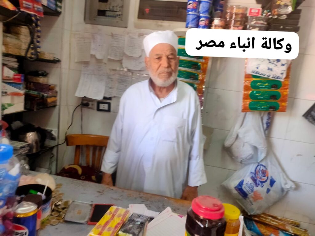 الحاج سيد عيسى صاحب محل بيع السلع الغذائية بشارع عمر أفندى برشيد بحيرة ولد يتيما وكافح الفقر صغيرا مثال طيب للإرادة والتحدى whatsapp image 2026 06 15 at 19.46.11