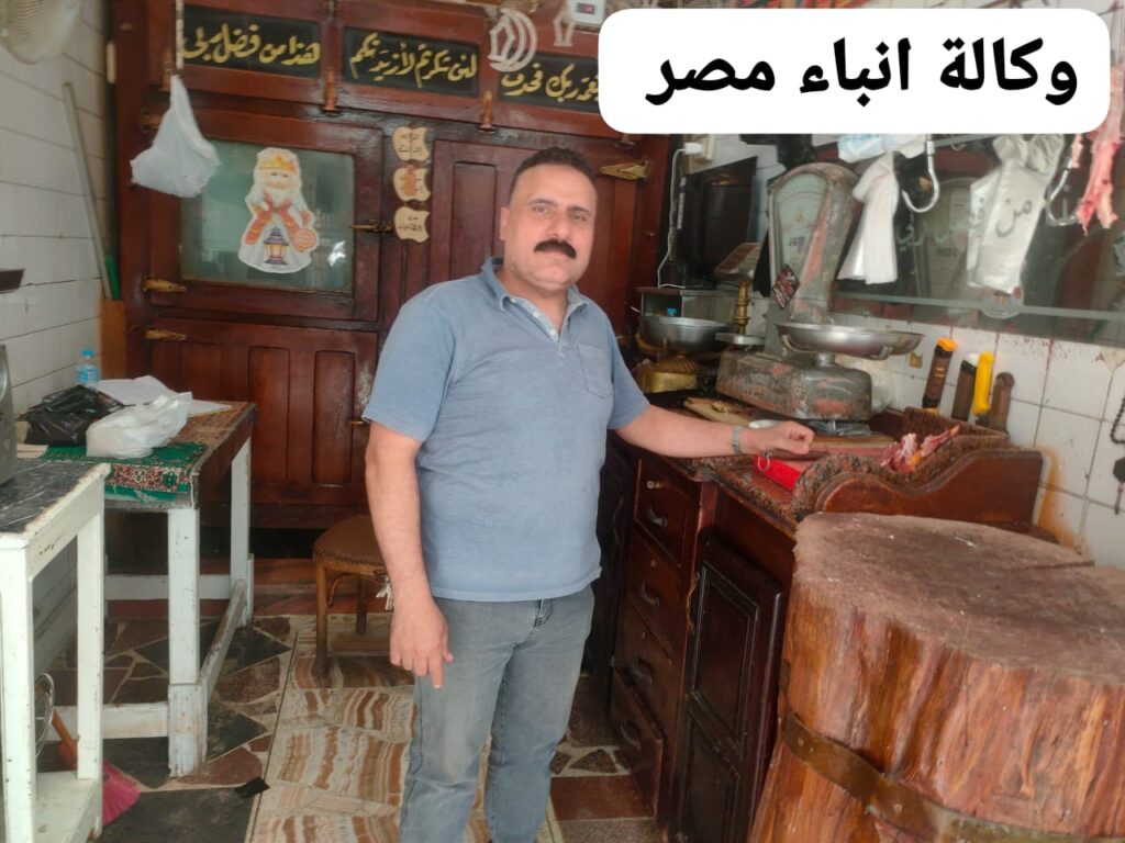 جزارة أولاد الاصول محمود خليل عرابى وأخواته عمرو ومصطفى بشارع السوق العمومى برشيد بحيرةالمعلم محمود خليل عرابى .. إسم من ذهب في سوق الأمانة. hj