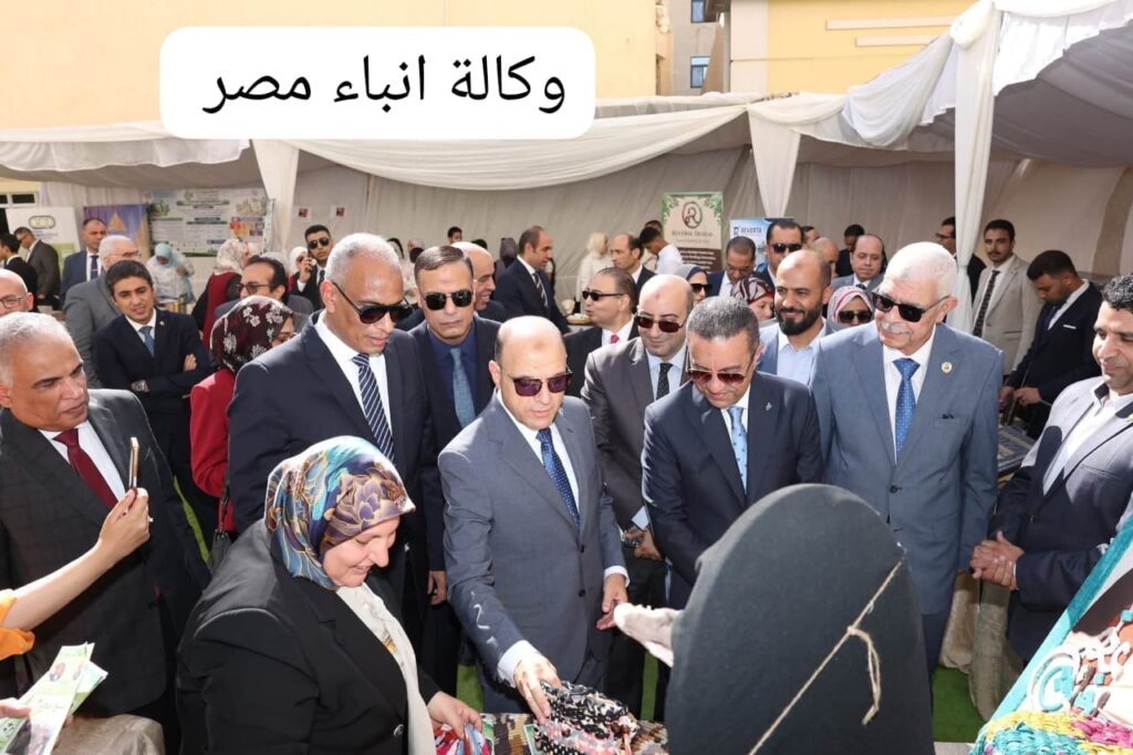 محافظ كفرالشيخ يتفقد مع محافظي الغربية والمنوفية معرض 40 مشروعًا فائزًا بالمبادرة الوطنية للمشروعات الخضراء الذكية.. ويؤكد دعم الابتكار وتعزيز جهود التنمية المستدامة whatsapp image 2026 10 14 at 11.04.21 pm